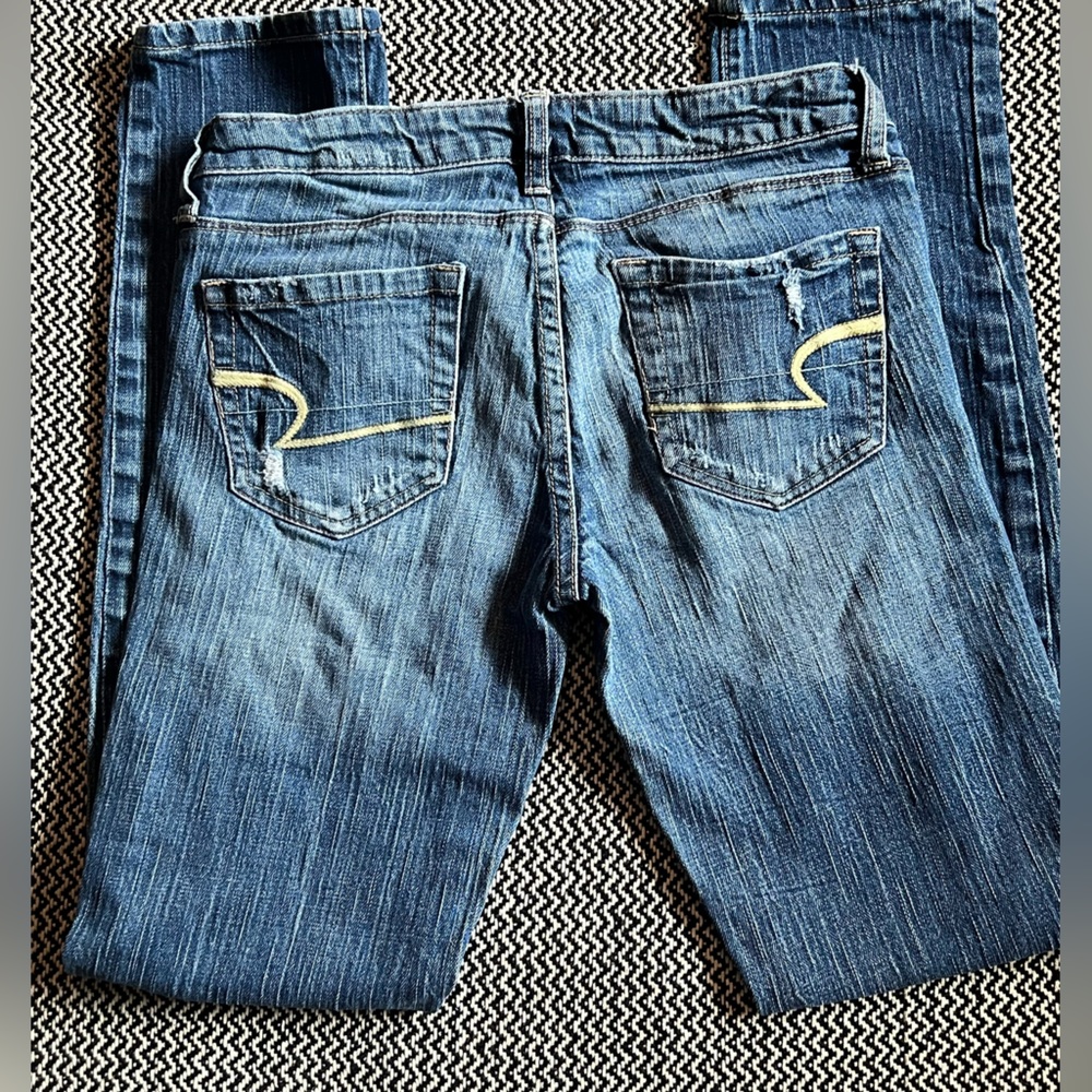 American Eagle Skinny 77 light/medium wash distressed skinny jeans - Picture 4 of 7